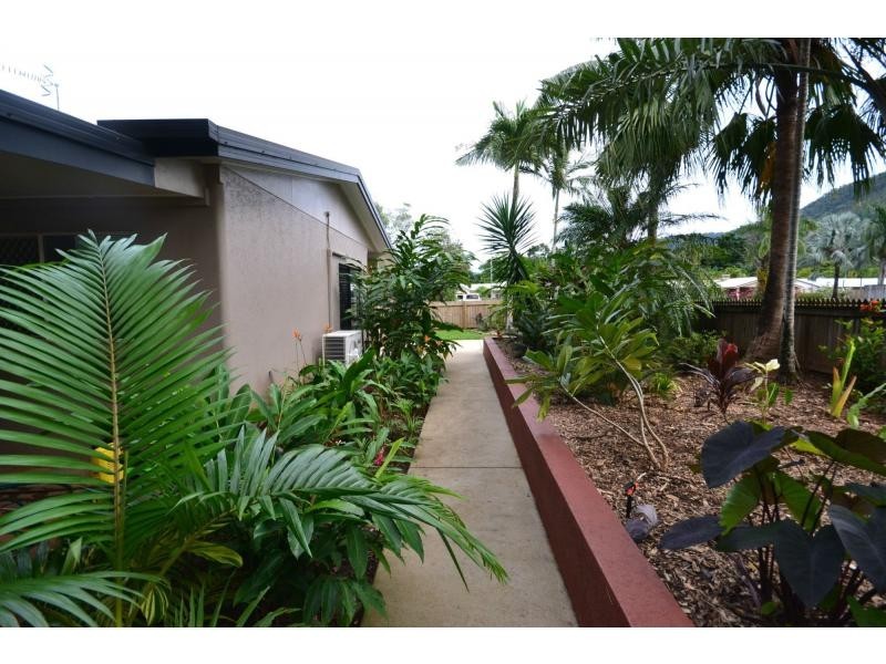 18 Lomatia Close, Redlynch QLD 4870
