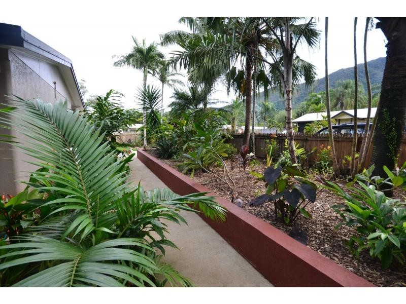 18 Lomatia Close, Redlynch QLD 4870