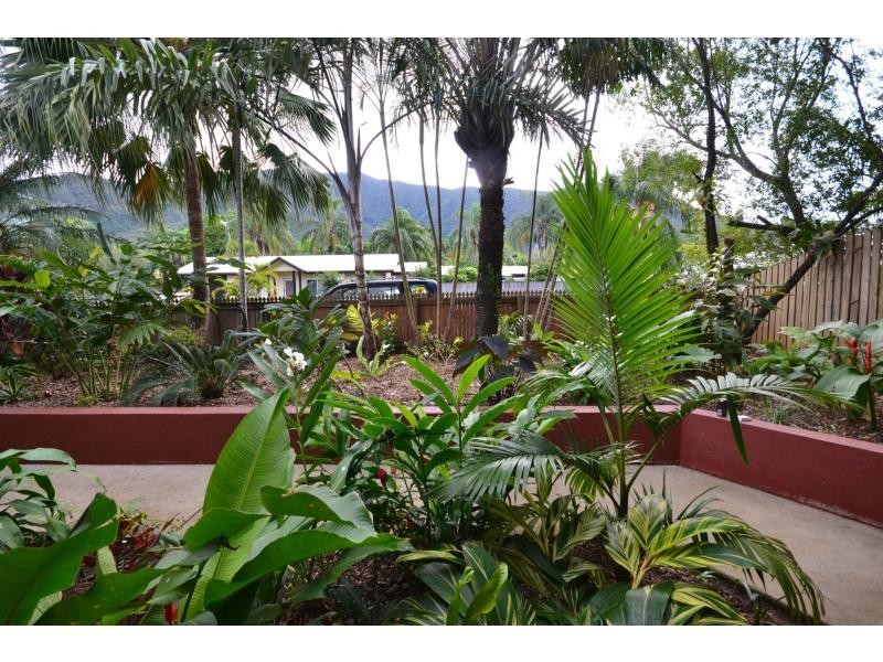 18 Lomatia Close, Redlynch QLD 4870