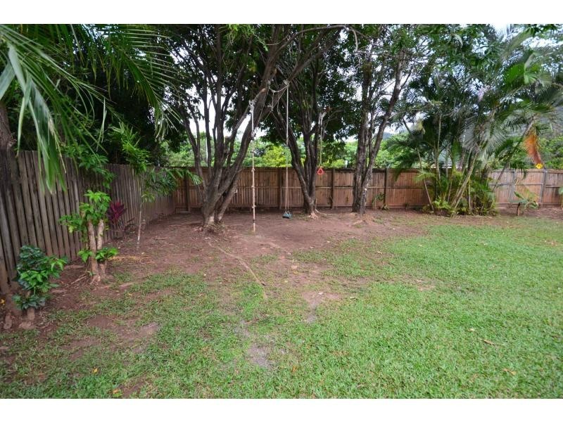 18 Lomatia Close, Redlynch QLD 4870