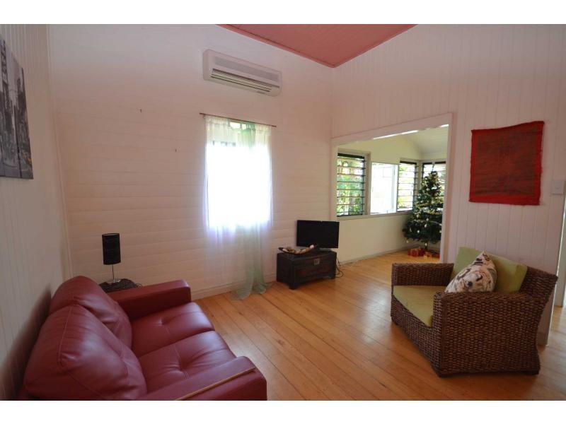 8 Margaret Street, Redlynch QLD 4870