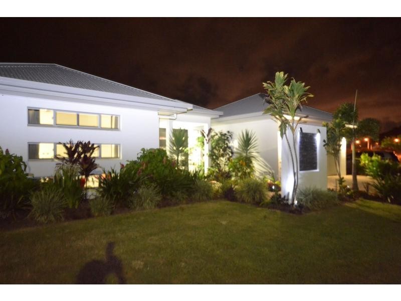 19 Springbrook Avenue, Redlynch QLD 4870