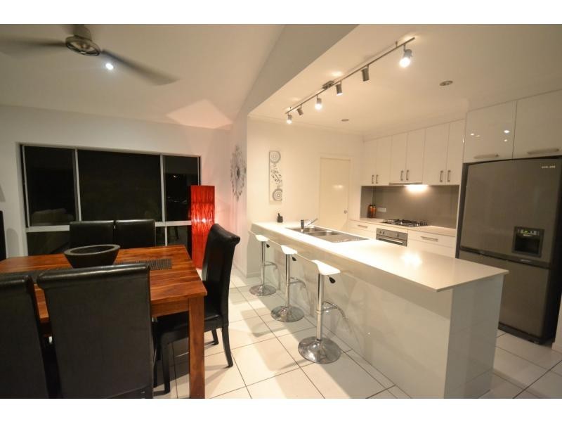19 Springbrook Avenue, Redlynch QLD 4870