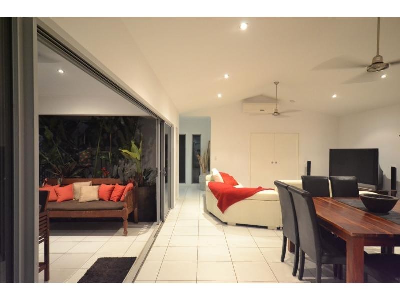 19 Springbrook Avenue, Redlynch QLD 4870
