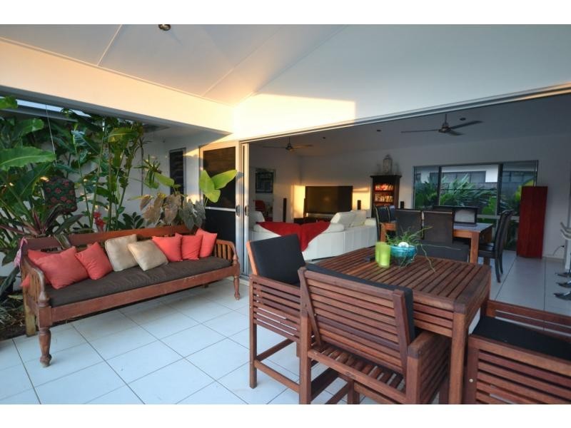 19 Springbrook Avenue, Redlynch QLD 4870