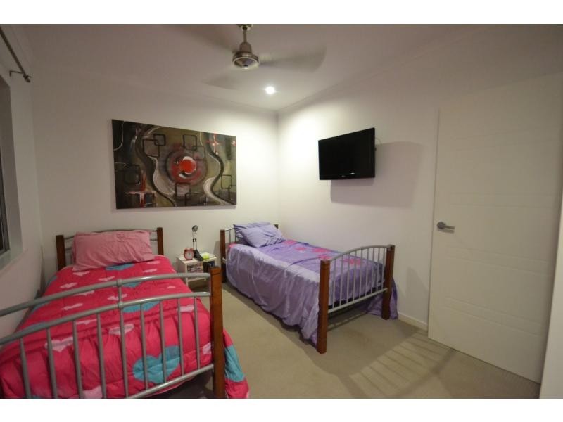 19 Springbrook Avenue, Redlynch QLD 4870