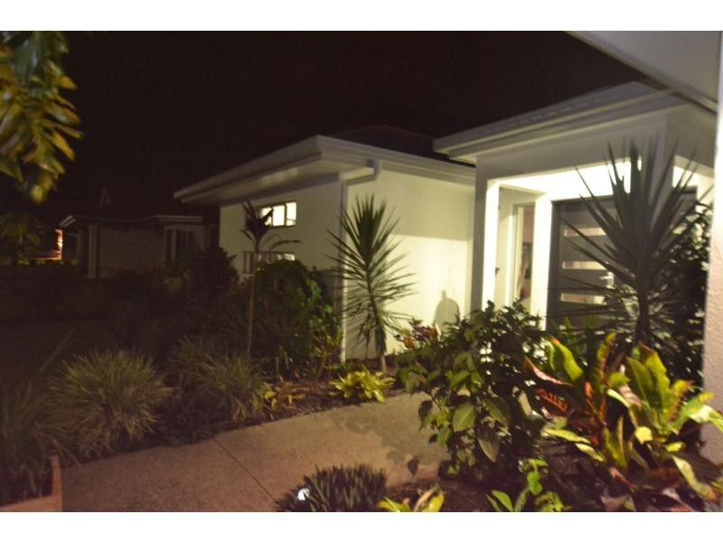 19 Springbrook Avenue, Redlynch QLD 4870