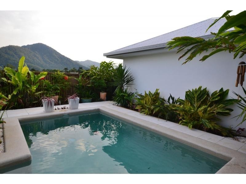 19 Springbrook Avenue, Redlynch QLD 4870