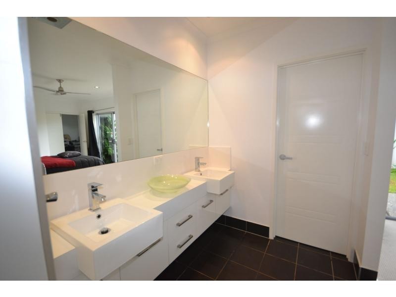 19 Springbrook Avenue, Redlynch QLD 4870