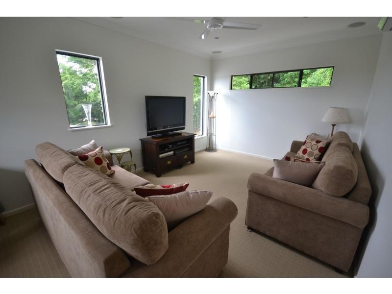 9 Seascape Close, Palm Cove QLD 4879