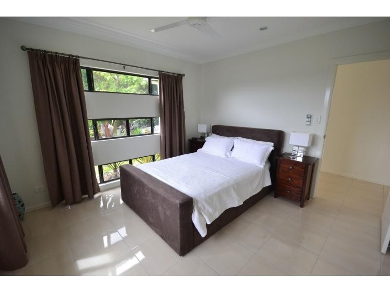 9 Seascape Close, Palm Cove QLD 4879