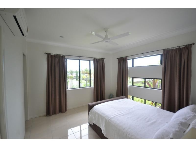 9 Seascape Close, Palm Cove QLD 4879