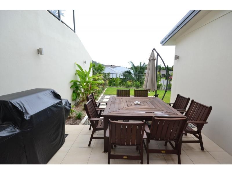 9 Seascape Close, Palm Cove QLD 4879