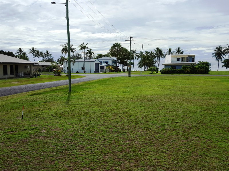 3 Tate St, Kurrimine Beach QLD 4871