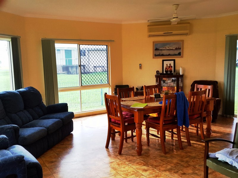 3 Tate St, Kurrimine Beach QLD 4871