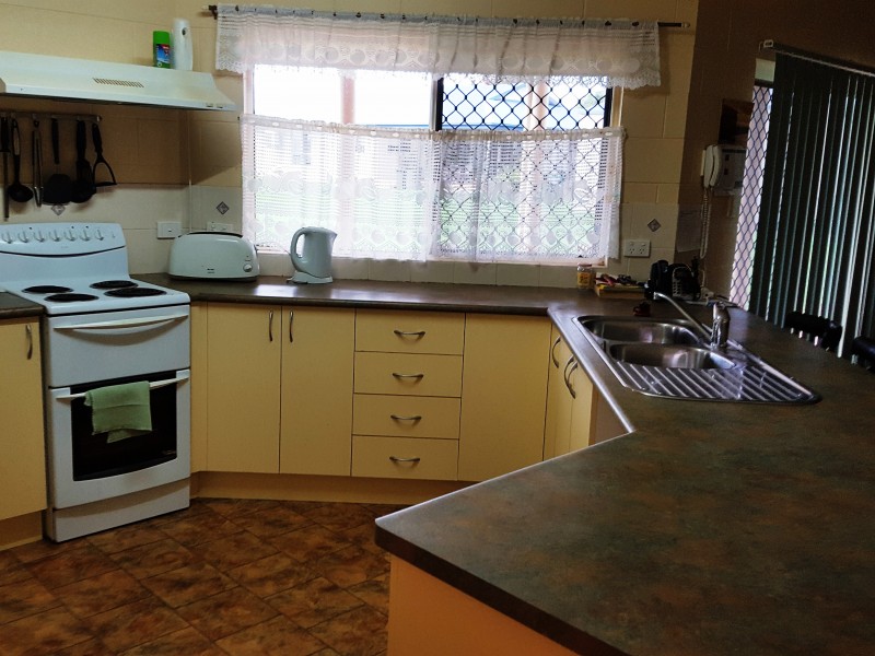 3 Tate St, Kurrimine Beach QLD 4871