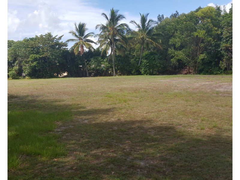 22 Andrews St, Kurrimine Beach QLD 4871
