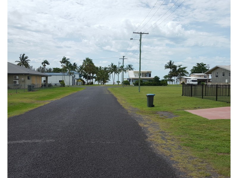 5 Tate St, Kurrimine Beach QLD 4871