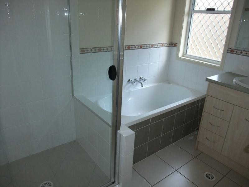 Dugandan QLD 4310