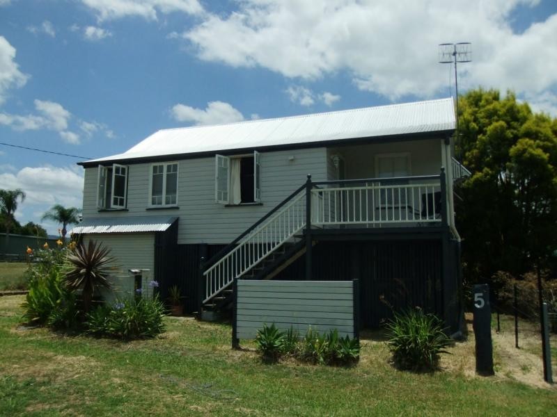 Dugandan QLD 4310