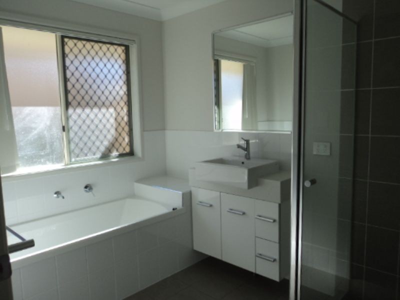 Dugandan QLD 4310