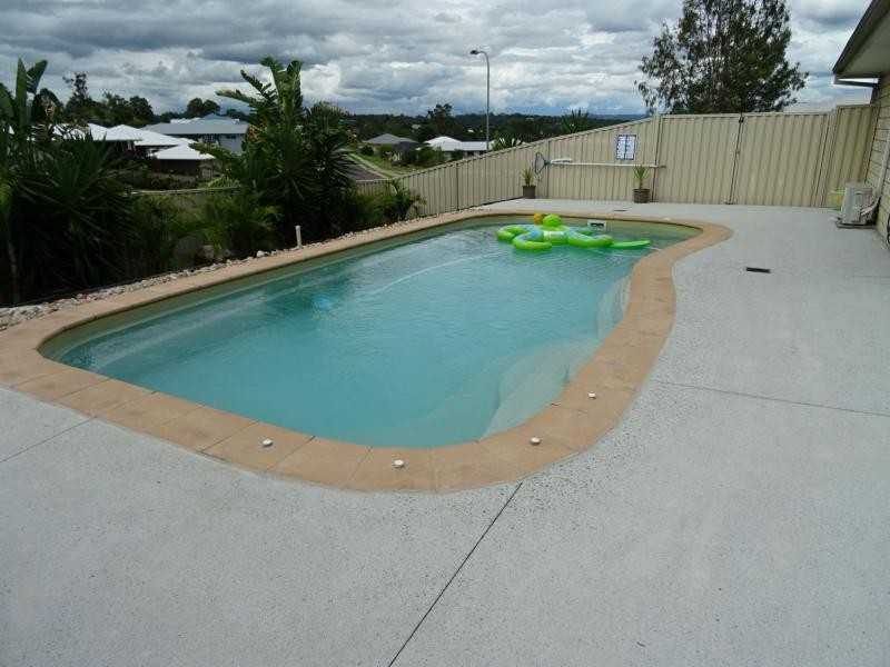 2 Stewart Court, Dugandan QLD 4310