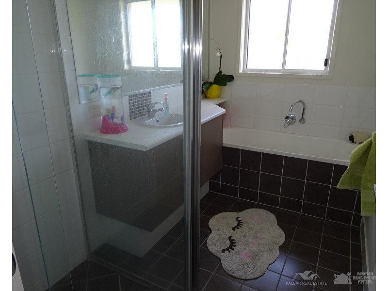 6 Mahogany Ct, Dugandan QLD 4310
