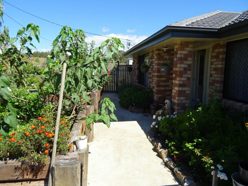 8 Hughes Court, Aratula QLD 4309