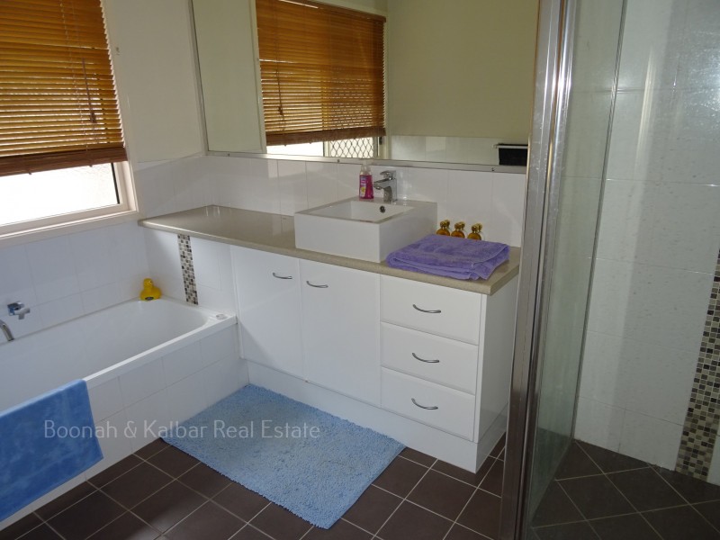 5 Woodfull St, Dugandan QLD 4310