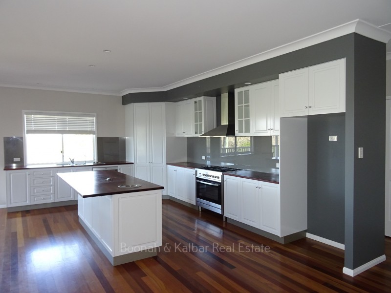17 Mountview Close, Dugandan QLD 4310