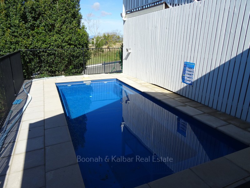 17 Mountview Close, Dugandan QLD 4310