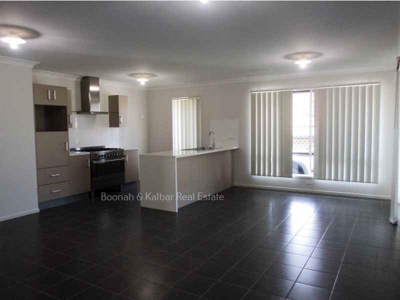 4 Preston Ct, Dugandan QLD 4310
