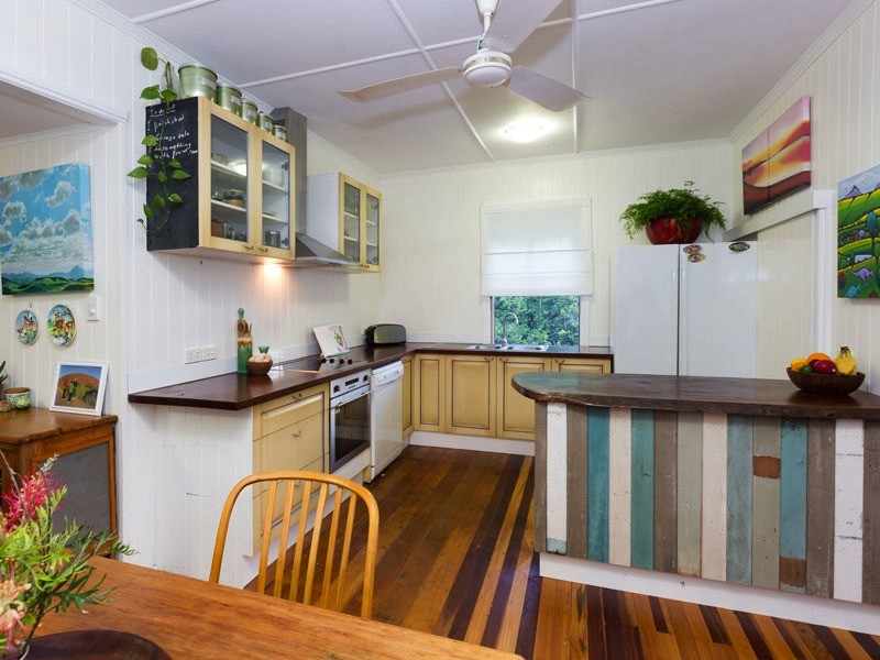 10 Grace St, Dugandan QLD 4310