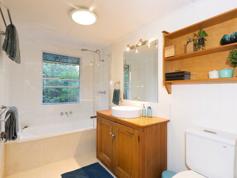10 Grace St, Dugandan QLD 4310