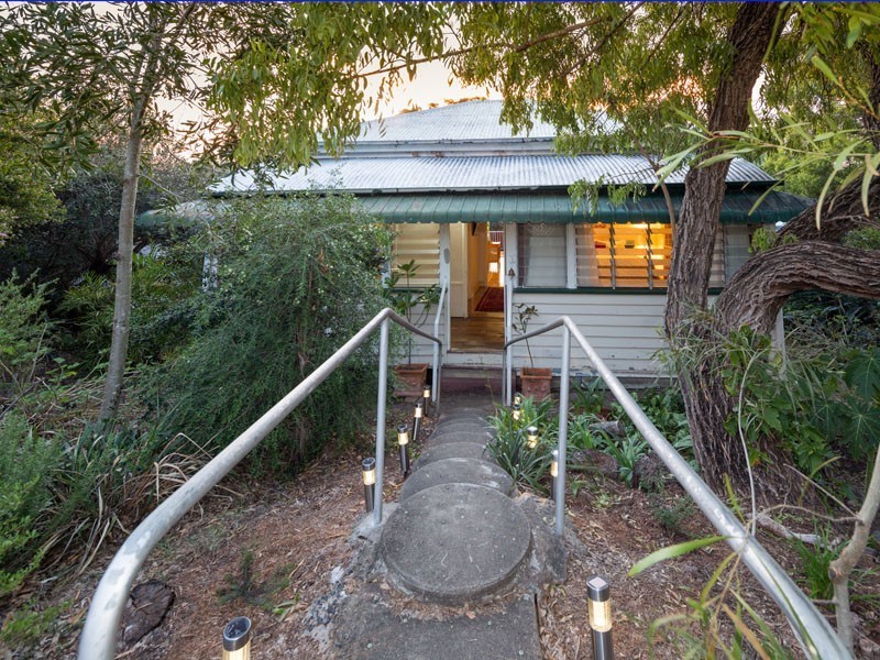 10 Grace St, Dugandan QLD 4310