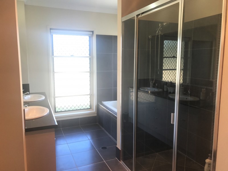 4 HUGHES Court, Aratula QLD 4309