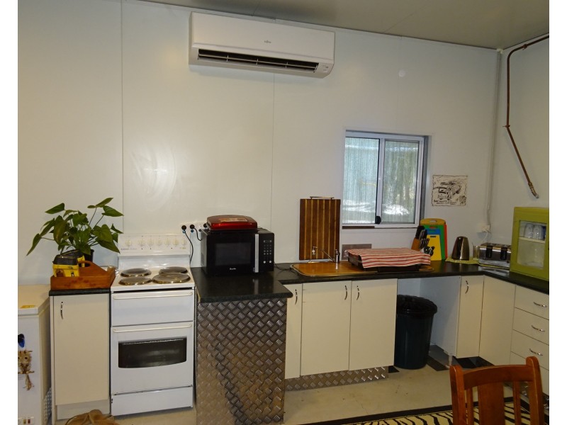 173 Peak Crossing Churchbank Weir Rd, Peak Crossing QLD 4306