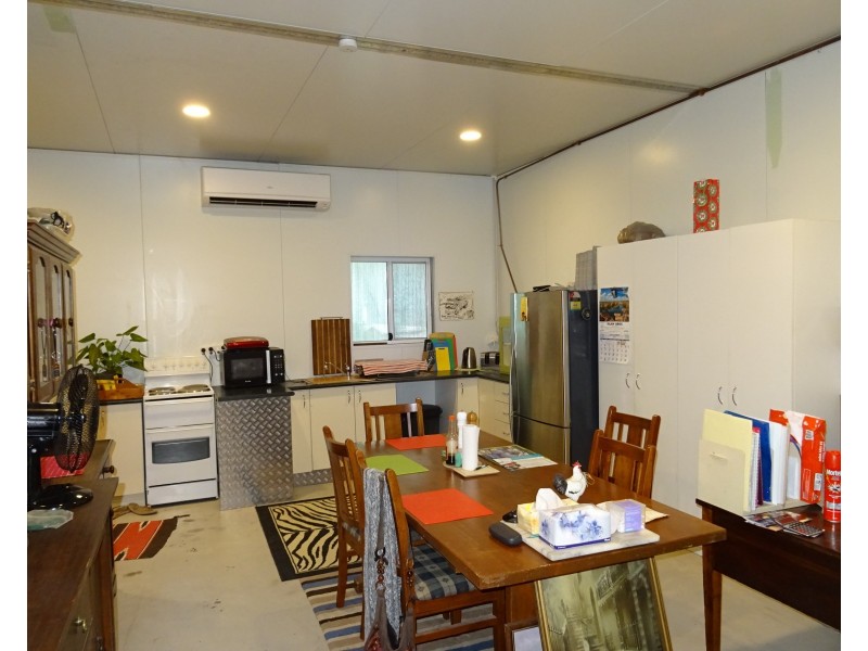 173 Peak Crossing Churchbank Weir Rd, Peak Crossing QLD 4306