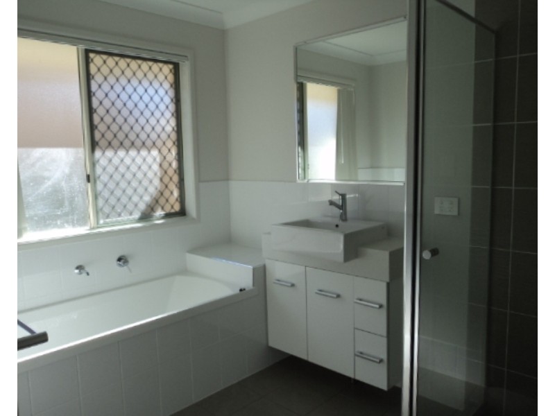 4 Preston Ct, Dugandan QLD 4310