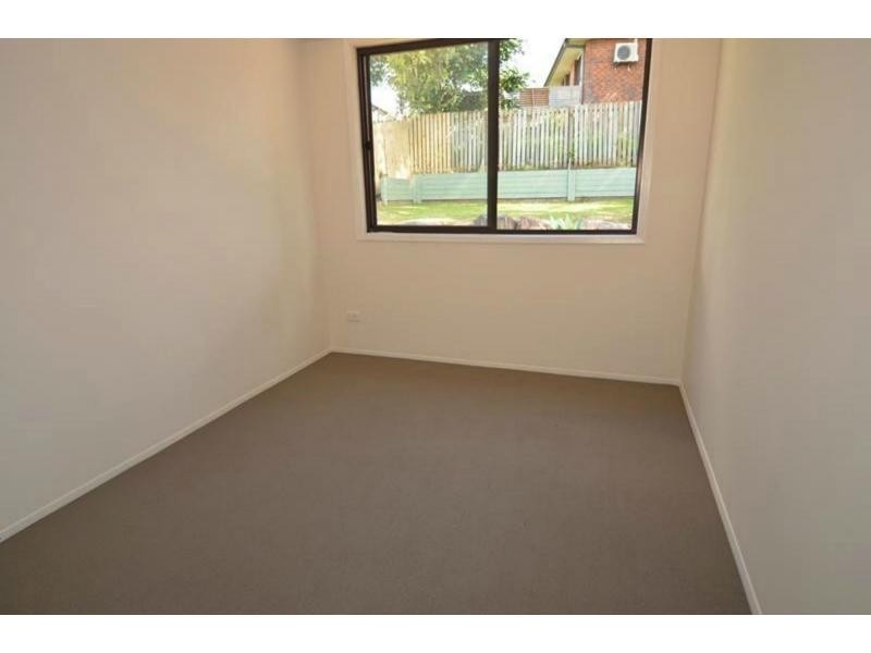 2/210 Olsen Avenue, Arundel QLD 4214