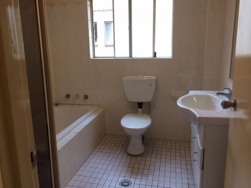 2/4 Fifth Avenue, Campsie NSW 2194