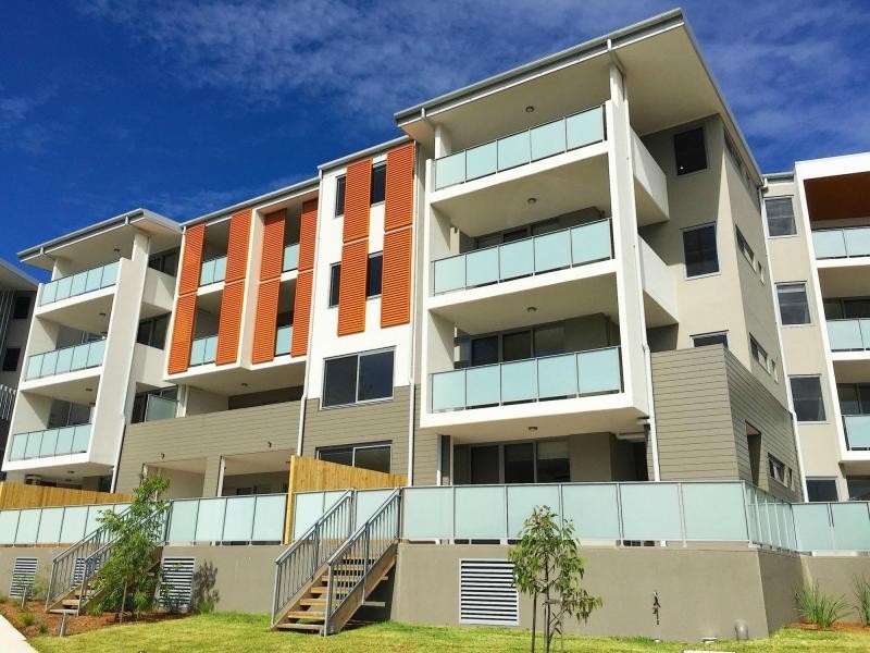 B205/2 Rowe Drive, Potts Hill NSW 2143