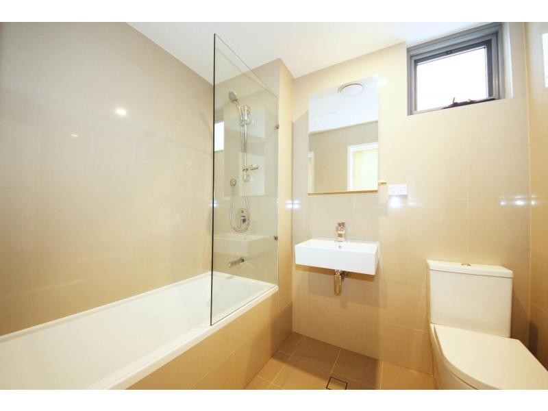 B205/2 Rowe Drive, Potts Hill NSW 2143