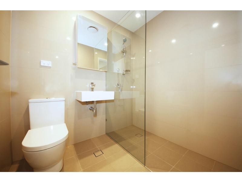 B205/2 Rowe Drive, Potts Hill NSW 2143