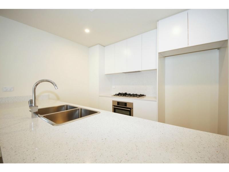 B305/2 Rowe Drive, Potts Hill NSW 2143