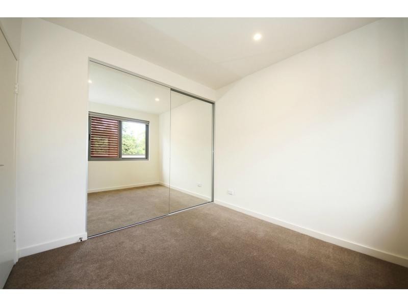 B305/2 Rowe Drive, Potts Hill NSW 2143