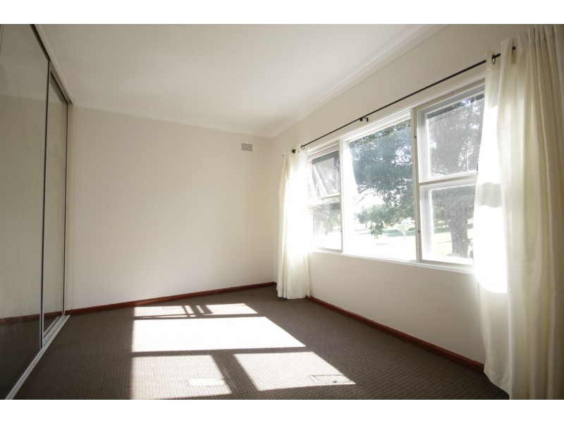 1/21a Farnham Avenue, Roselands NSW 2196