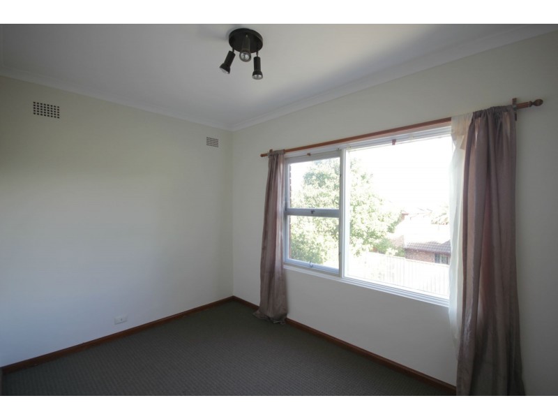 1/21a Farnham Avenue, Roselands NSW 2196