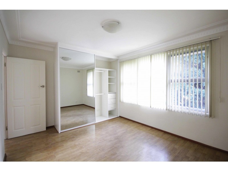 4/21a Farnham Ave, Roselands NSW 2196