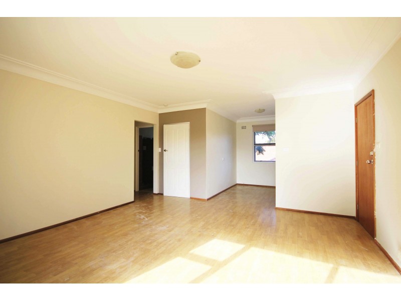 4/21a Farnham Ave, Roselands NSW 2196